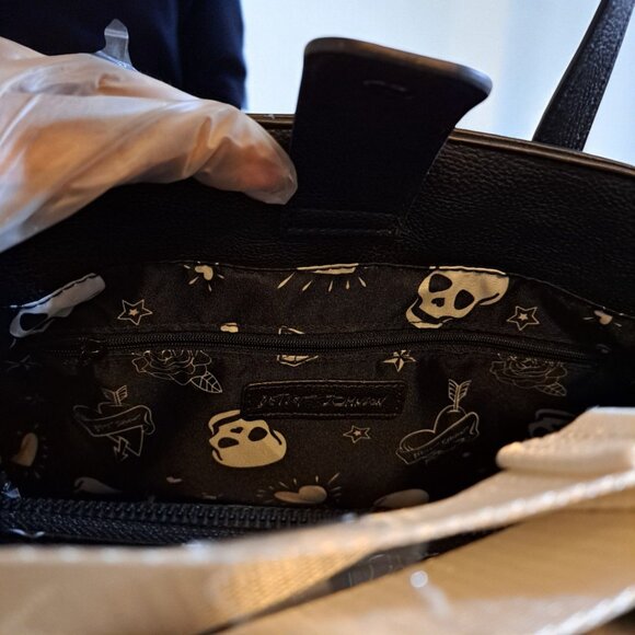 Betsey Johnson XOBECCA-H White & Black Tote NWT - Picture 15 of 15